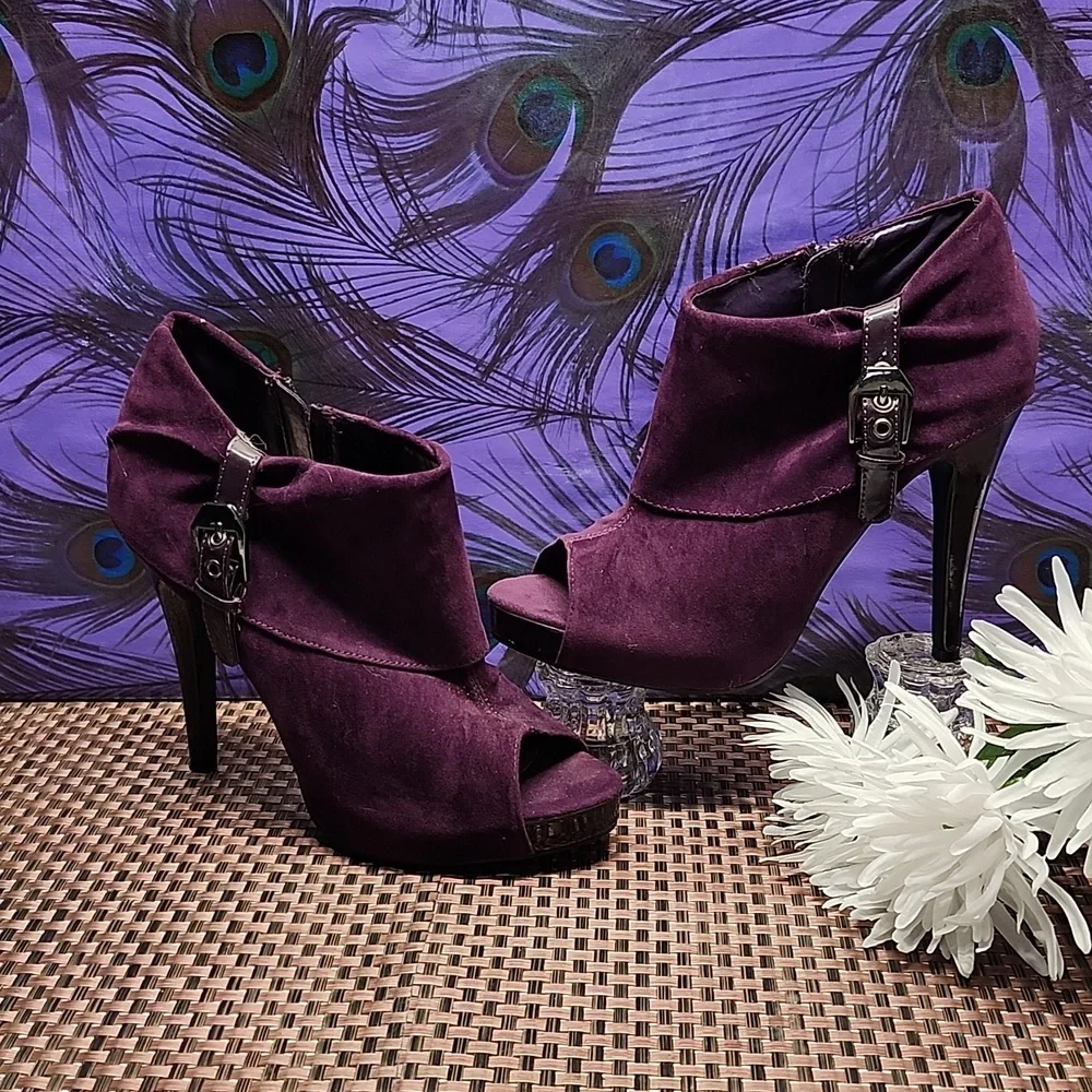Sz10 purple open toe bootie